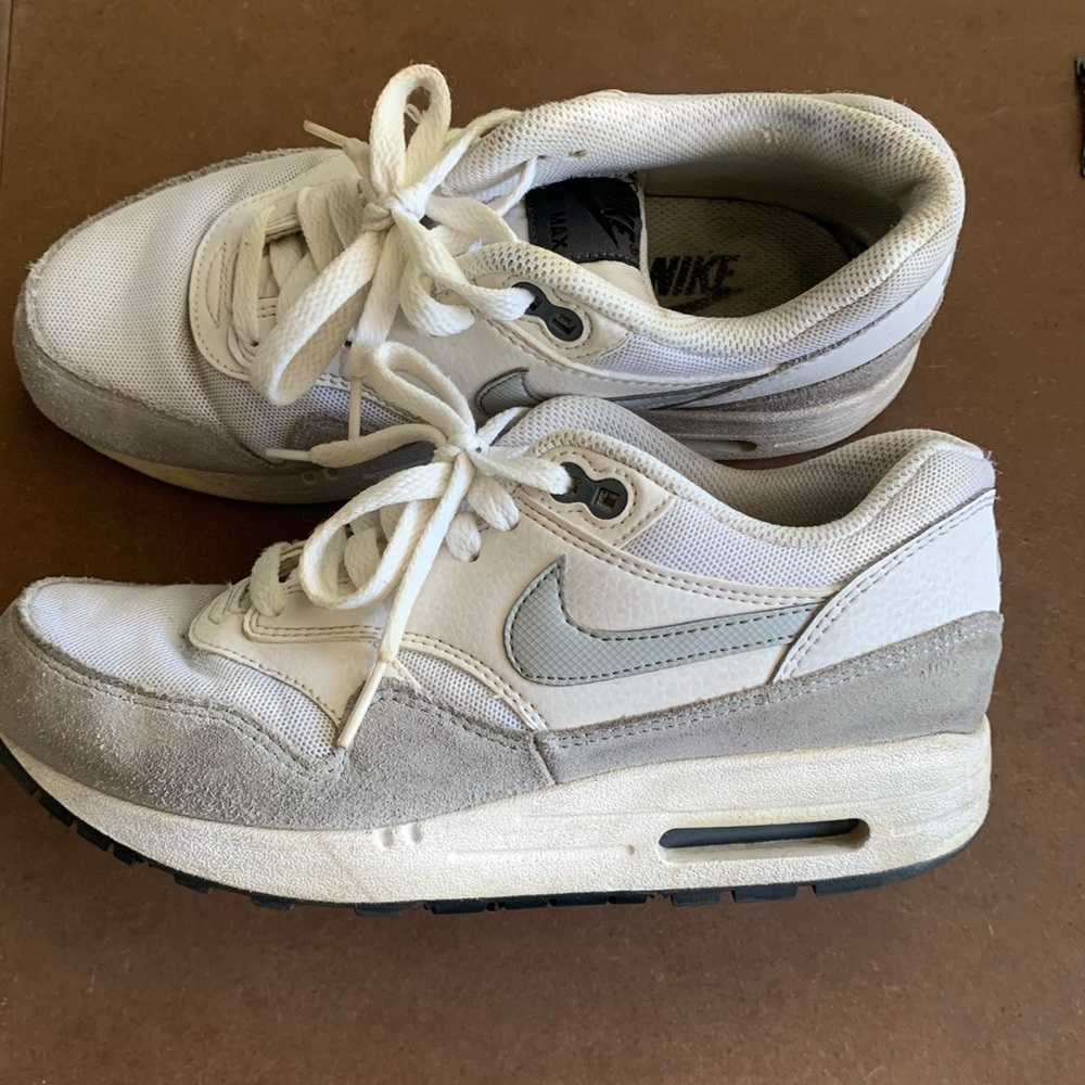 Nike airmax 1 (willing to negotiate, make offers!)